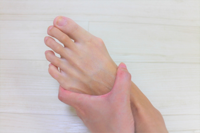 外反母趾の原因は以下になります。